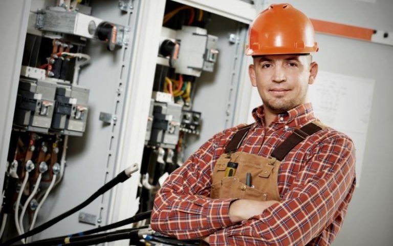 Zekeringskast en elektriciens uit de buurt: hoe vind je de juiste elektricien voor jouw huishoudelijke hulpvraag